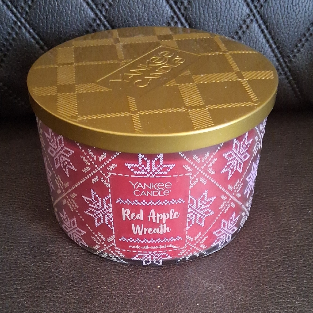 Yankee Candle Red Apple Wreath with Gold Lid